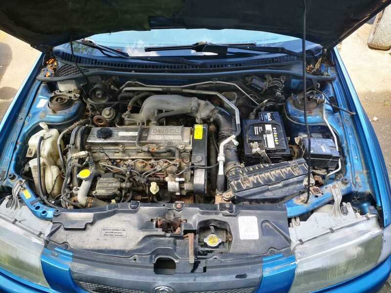 Photo 2 - Mazda 323 1998 y parts