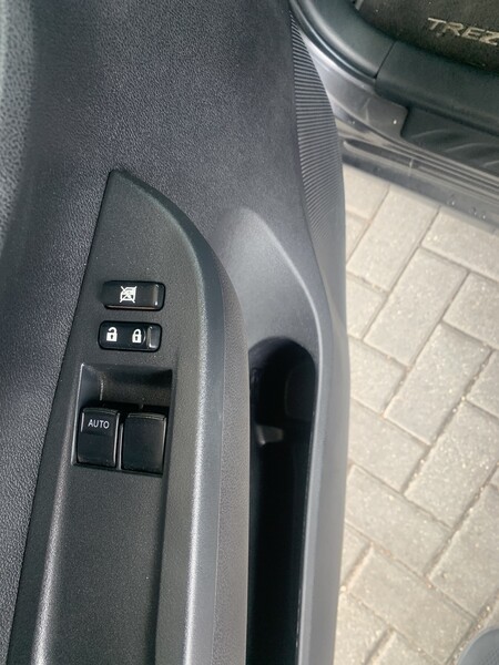 Photo 11 - Subaru Trezia 2013 y Hatchback