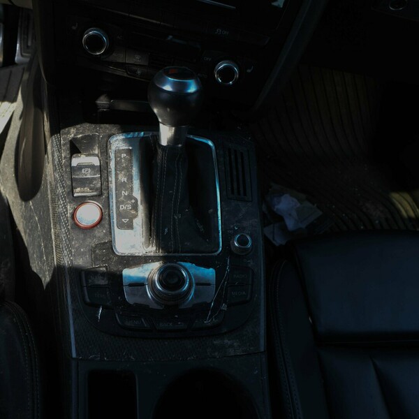 Photo 21 - Audi A4 2013 y parts