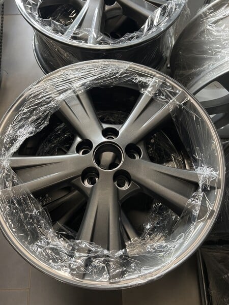 Photo 4 - Lexus light alloy R18 rims