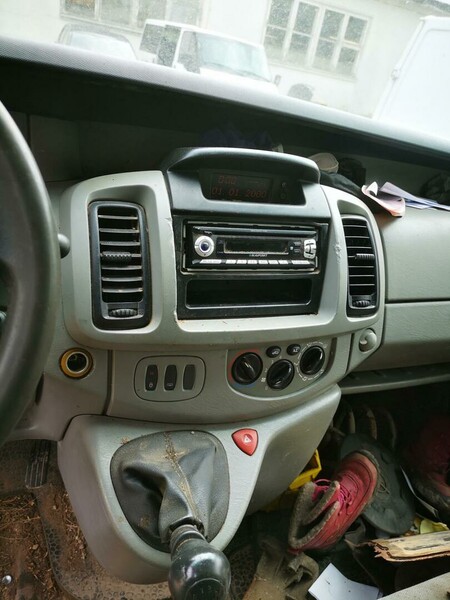 Photo 6 - Opel Vivaro 2004 y parts