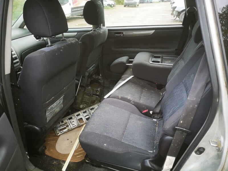 Photo 6 - Toyota Avensis Verso 2003 y parts