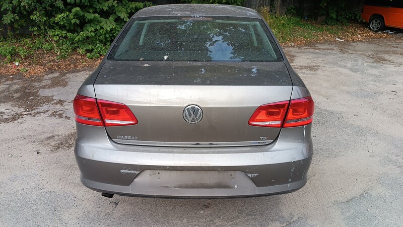 Photo 9 - Volkswagen Passat B7 2011 y parts