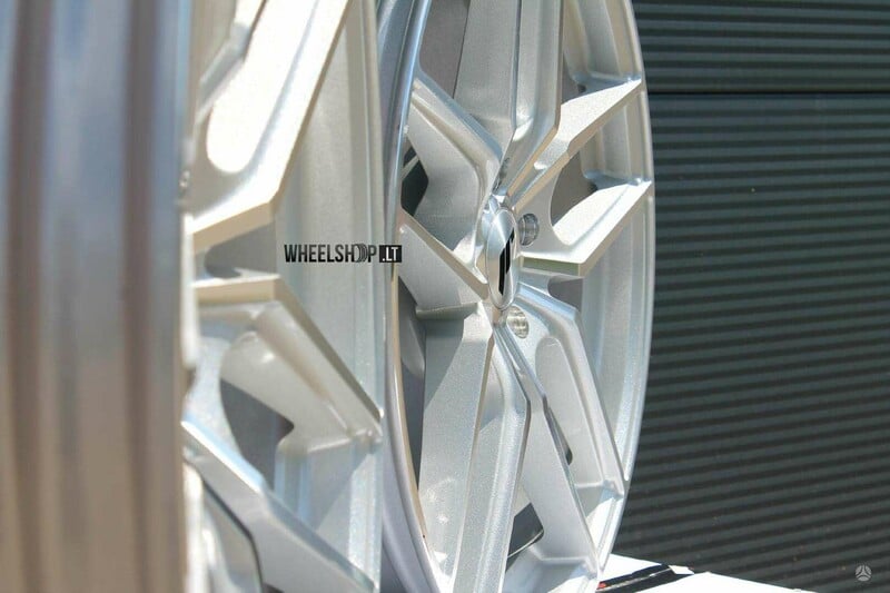 Photo 9 - Japan Racing JR25 Silver light alloy R19 rims