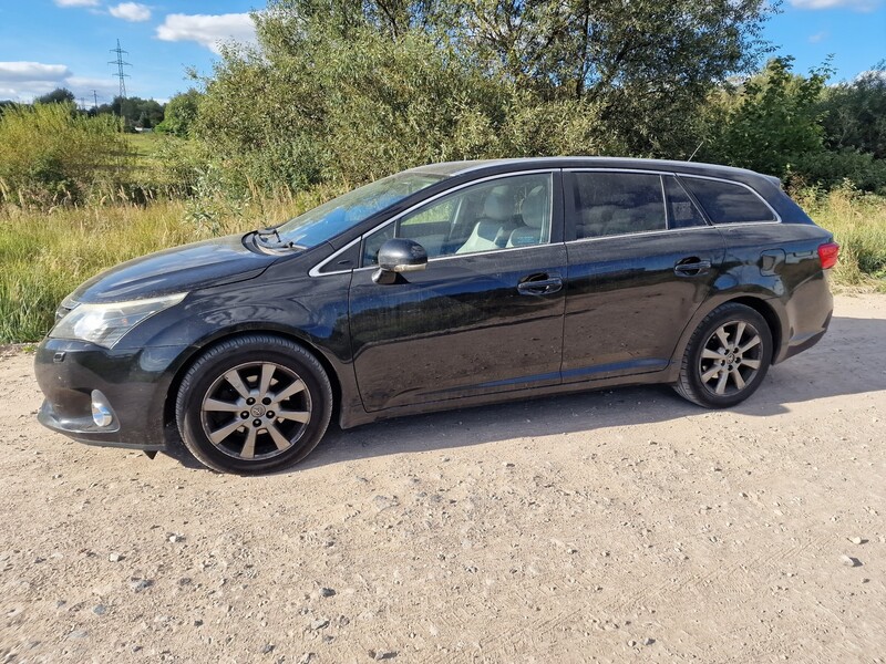 Photo 1 - Toyota Avensis 2012 y parts