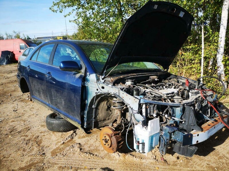 Photo 1 - Toyota Avensis 2004 y parts