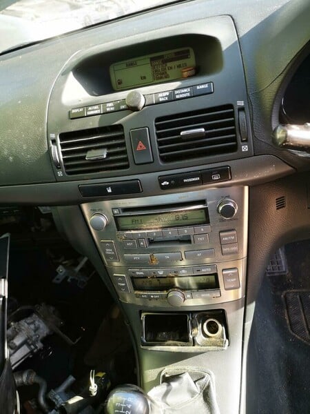 Photo 8 - Toyota Avensis 2004 y parts