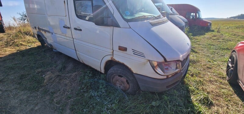 Photo 5 - Mercedes-Benz 416 2005 y parts