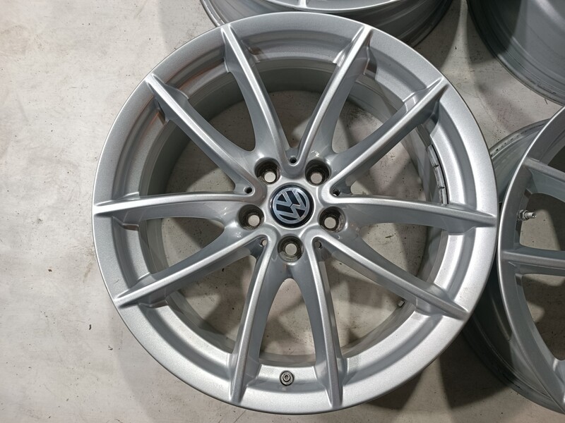 Photo 2 - Volkswagen Tiguan Tiguan light alloy R18 rims