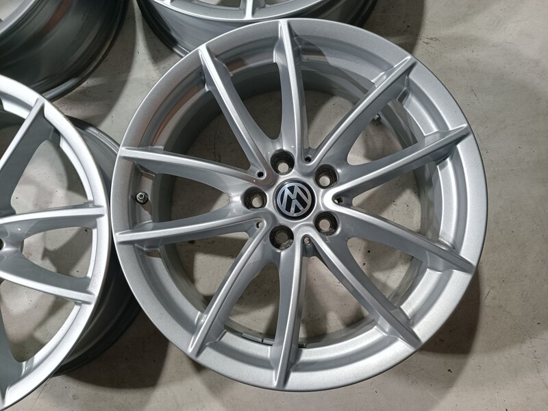 Photo 3 - Volkswagen Tiguan Tiguan light alloy R18 rims