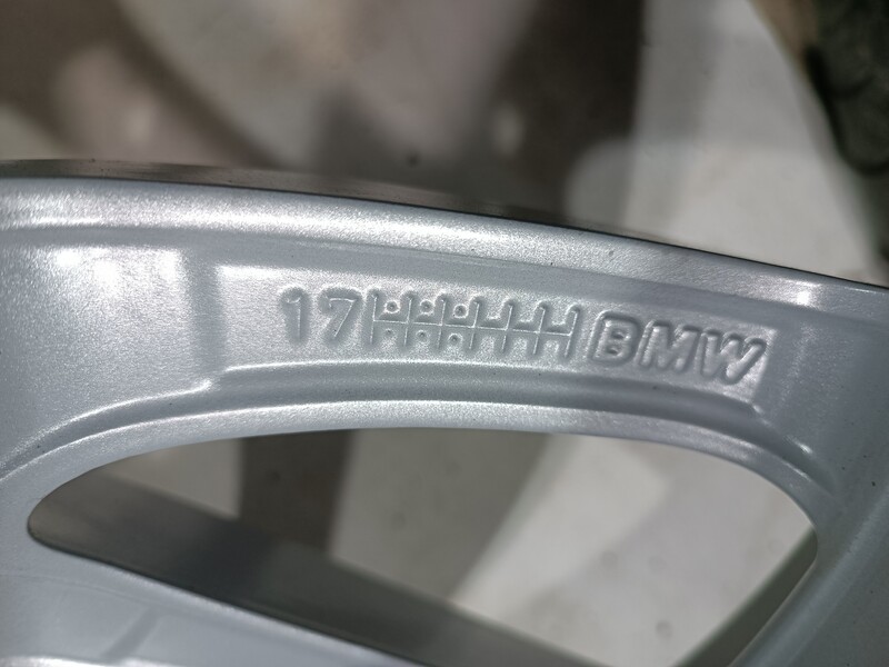 Photo 10 - Volkswagen Tiguan Tiguan light alloy R18 rims