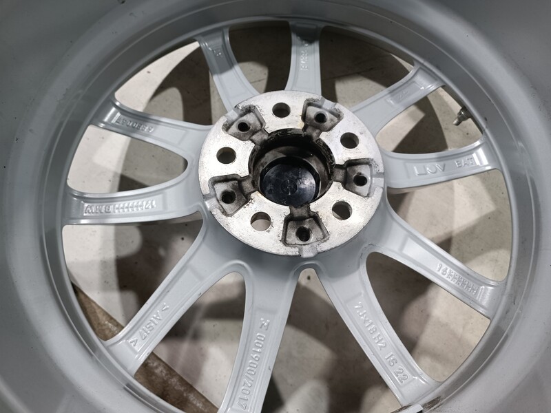 Photo 9 - Volkswagen Tiguan Tiguan light alloy R18 rims