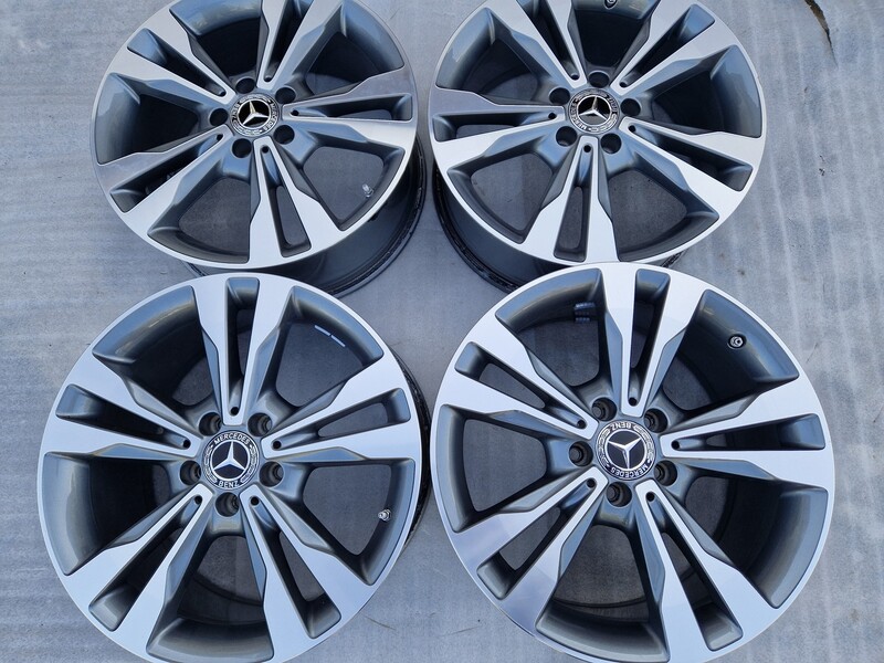 Mercedes-Benz C klasė W205 C 350 light alloy R18 rims