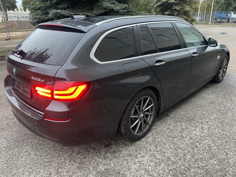 Photo 9 - Bmw 520 F10 d Touring 2010 y