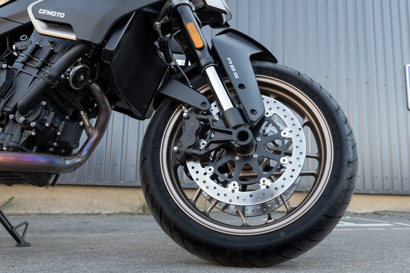Nuotrauka 9 - CFMOTO 800NK 2024 m Klasikinis / Streetbike motociklas