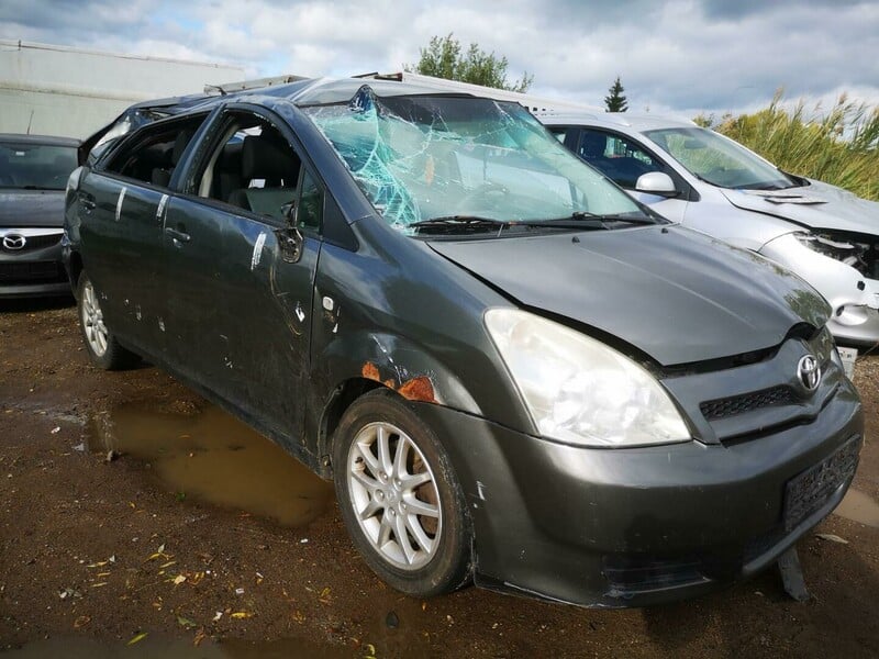 Toyota Corolla Verso 2004 m dalys