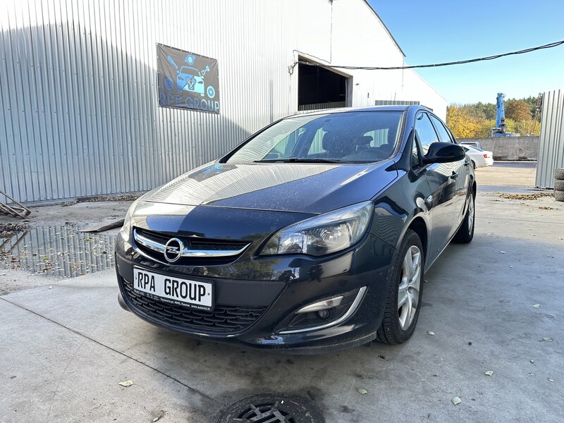 Opel Astra 2012 m dalys