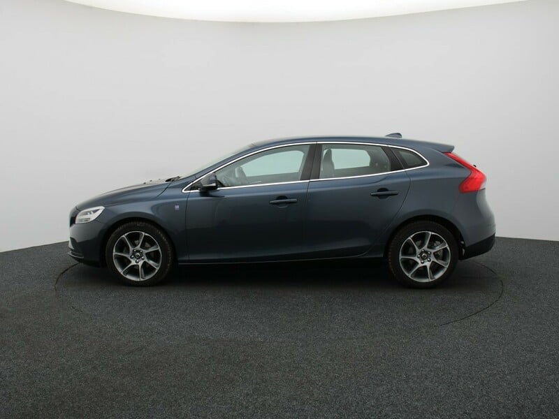 Фотография 6 - Volvo V40 2016 г Хэтчбек