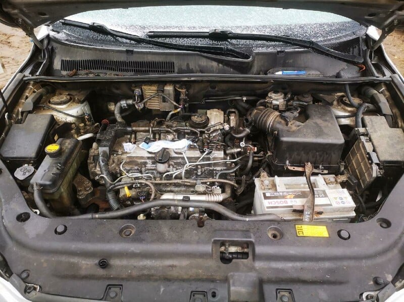 Photo 4 - Toyota Rav-4 2007 y parts