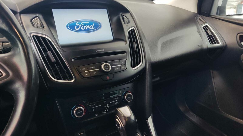 Photo 11 - Ford Focus 2015 y Wagon
