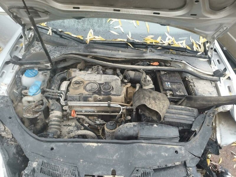 Photo 3 - Volkswagen Golf 2008 y parts