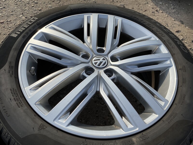 Nuotrauka 4 - Volkswagen R19 lengvojo lydinio ratlankiai