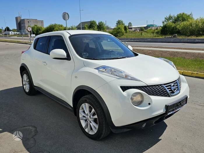 Nissan Juke 2012 г Внедорожник / Кроссовер