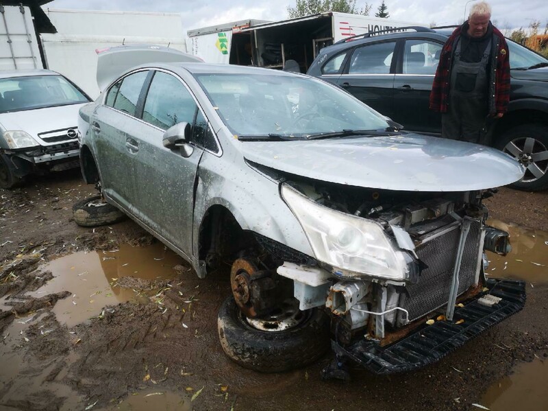 Photo 1 - Toyota Avensis 2009 y parts