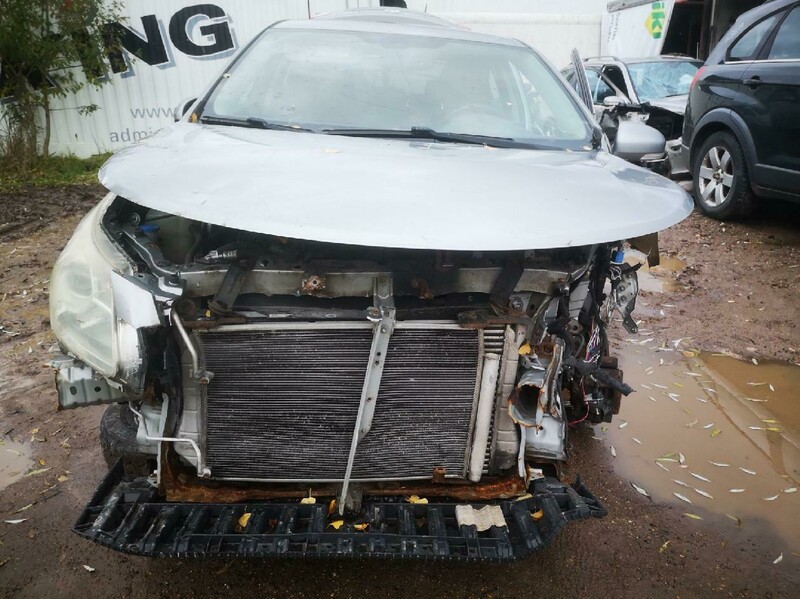 Photo 2 - Toyota Avensis 2009 y parts