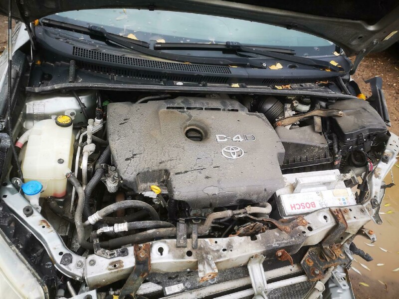 Photo 4 - Toyota Avensis 2009 y parts