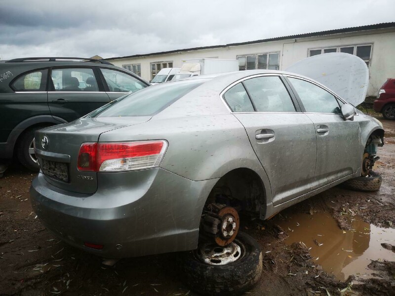Photo 5 - Toyota Avensis 2009 y parts