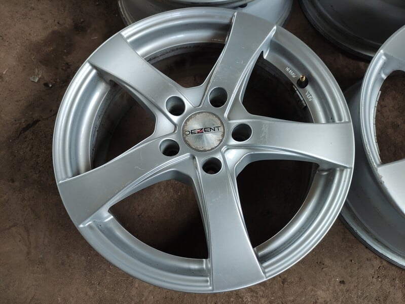 Photo 2 - BMW 120 R17 light alloy rims