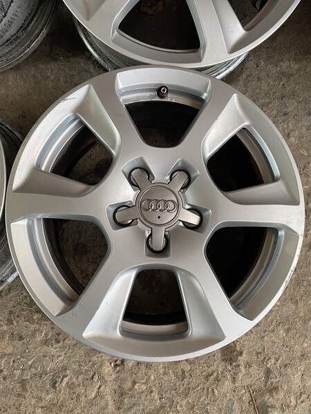 Photo 4 - Light alloy R16 rims