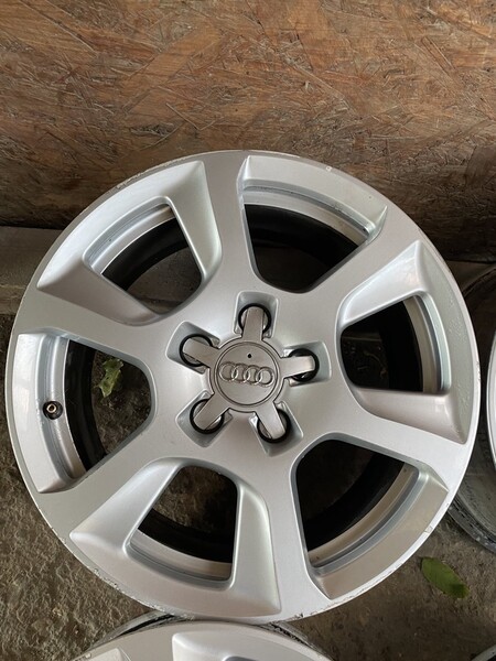 Photo 5 - Light alloy R16 rims