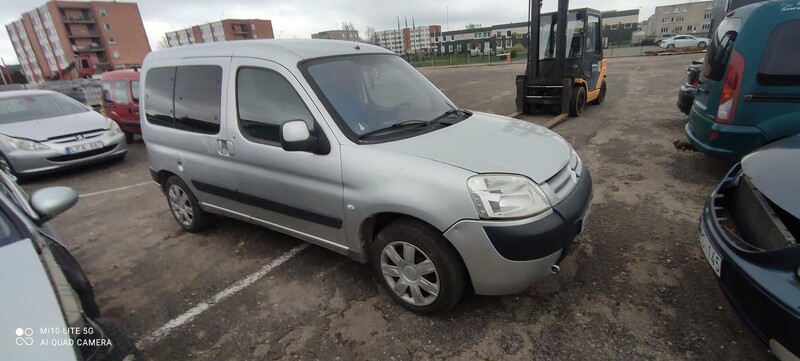 Photo 3 - Citroen Berlingo 2006 y parts