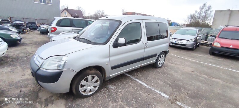 Photo 2 - Citroen Berlingo 2006 y parts