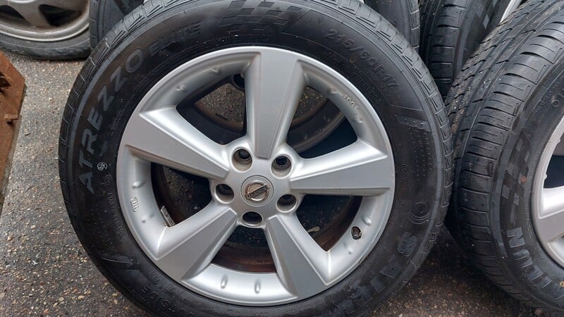 Photo 1 - Light alloy R17 rims