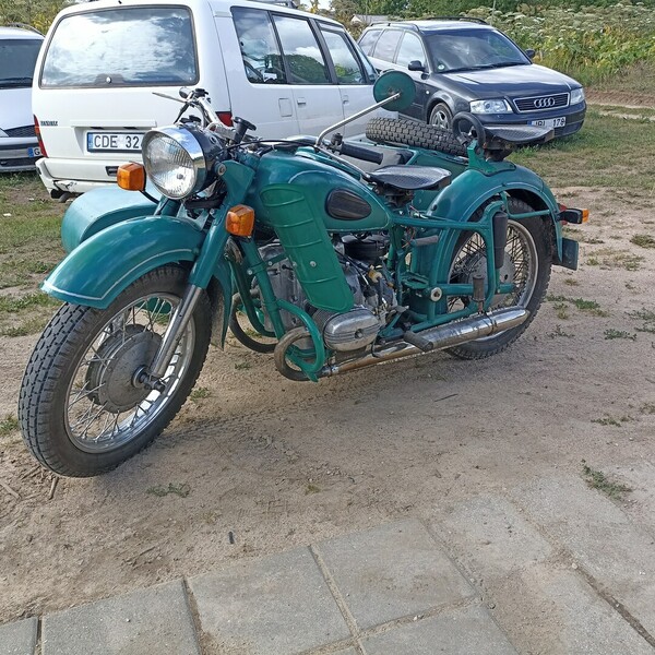 Dniepr MT-9 1973 y Classical / Streetbike motorcycle