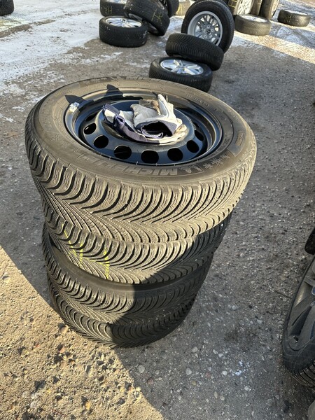 Фотография 1 - Michelin Siunciam,  R16 универсальные шины для автомобилей