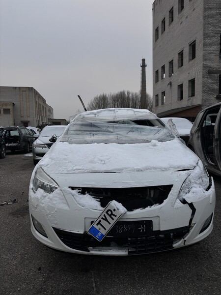 Opel Astra 2012 г запчясти