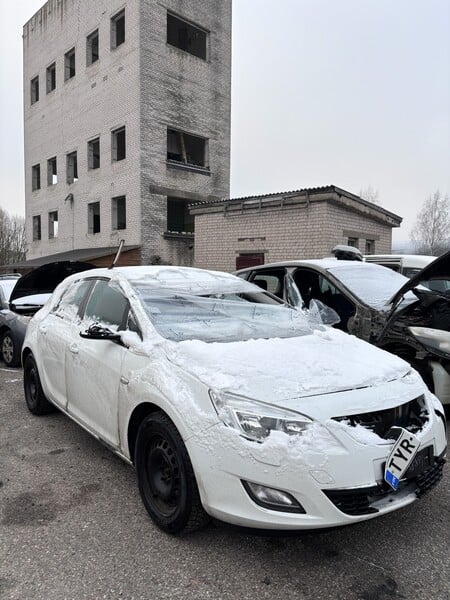 Photo 2 - Opel Astra 2012 y parts