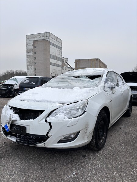 Photo 3 - Opel Astra 2012 y parts