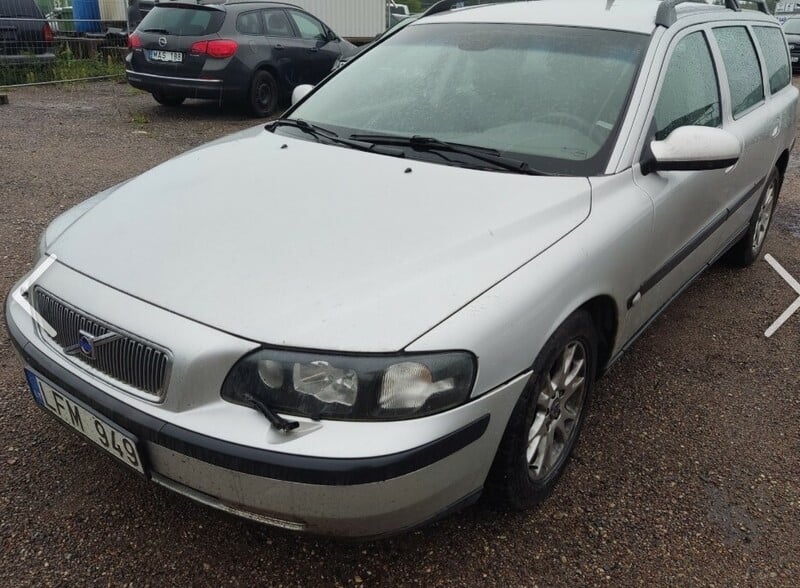 Photo 1 - Volvo V70 2003 y parts