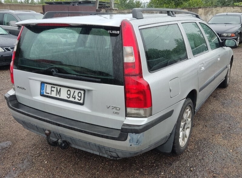 Photo 2 - Volvo V70 2003 y parts