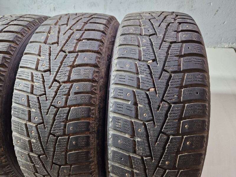 Фотография 2 - Roadstone 6-7mm R16 зимние шины для автомобилей