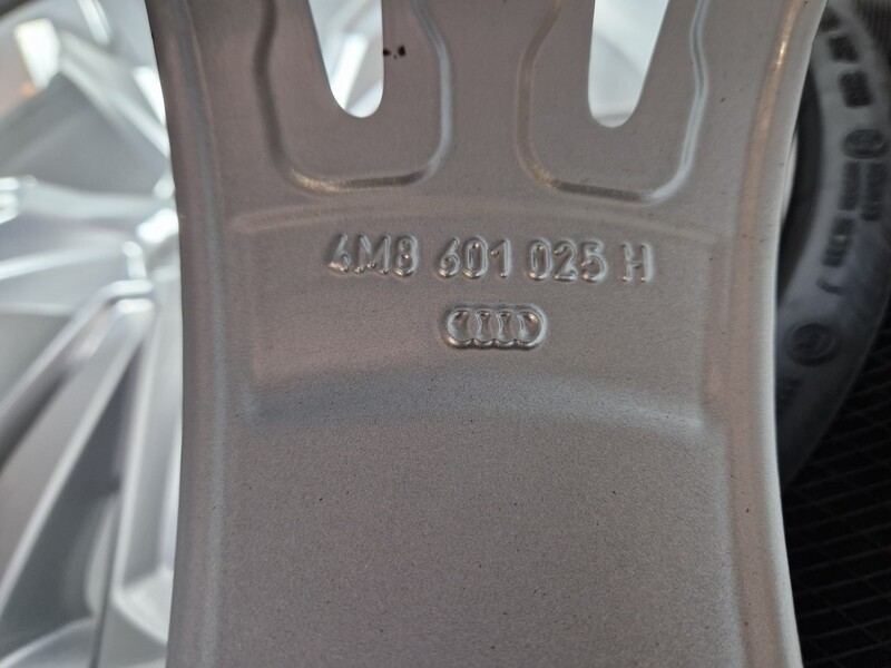 Photo 8 - Audi Q8 R21 light alloy rims