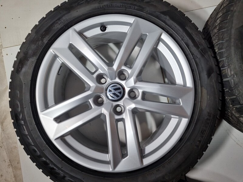 Photo 6 - Volkswagen Passat R17 light alloy rims