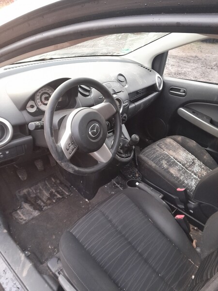 Photo 2 - Mazda 2 II 2010 y parts