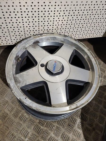 Photo 4 - BMW 325 R15 light alloy rims