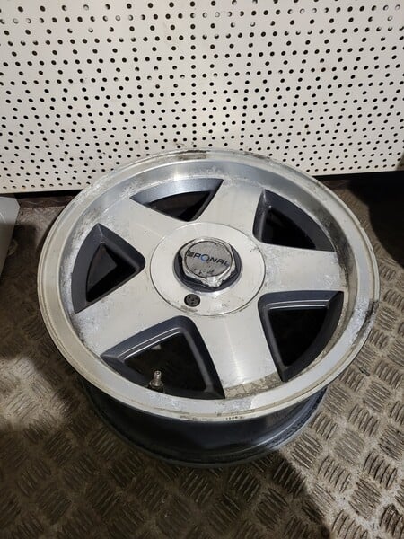 Photo 5 - BMW 325 R15 light alloy rims